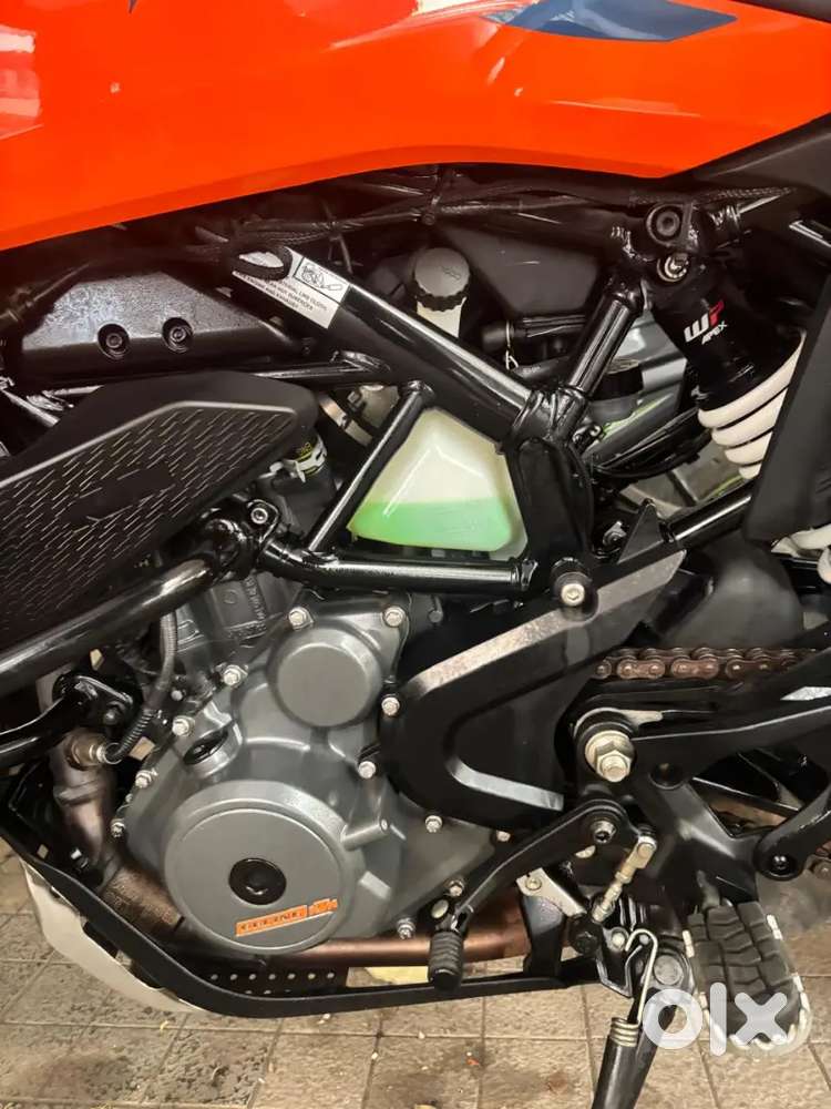 Adv 390 - Mint condition with required accesories.