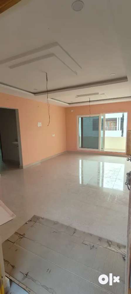 Spacious and luxurious flat in sujathanagar 80feet road
