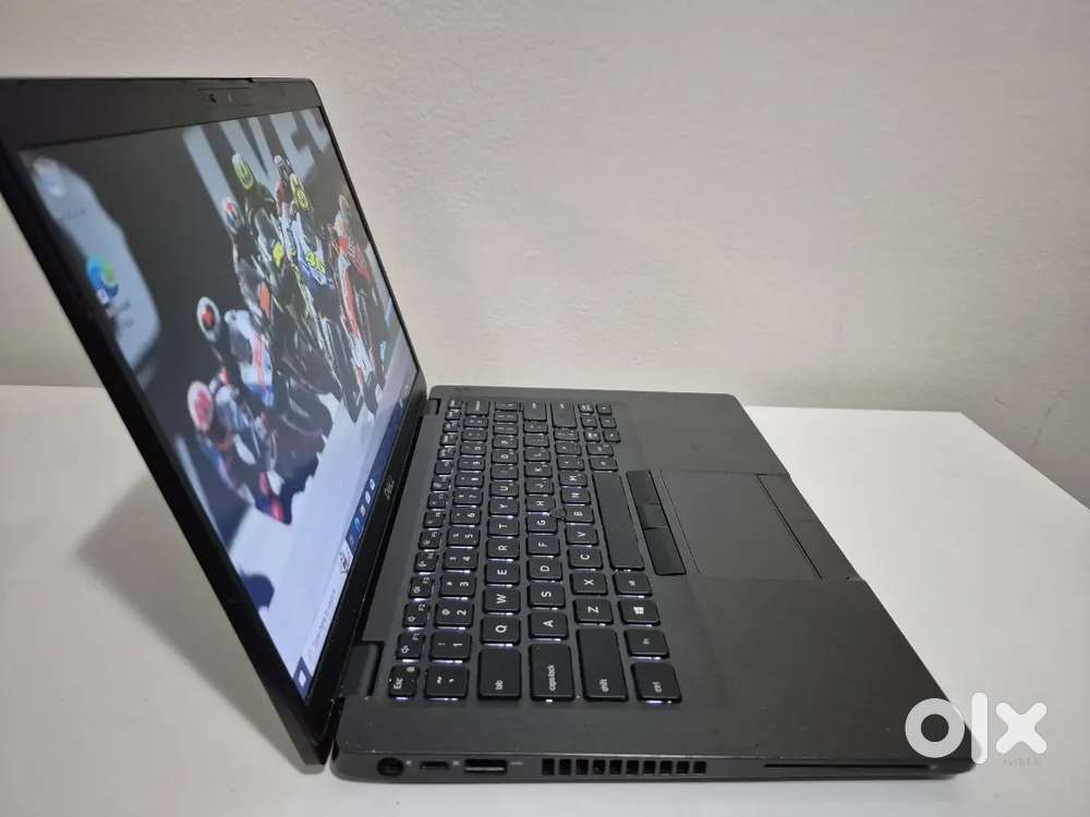 Dell 5400 i5-8th 16gbram 256gb SSD  orginal charger