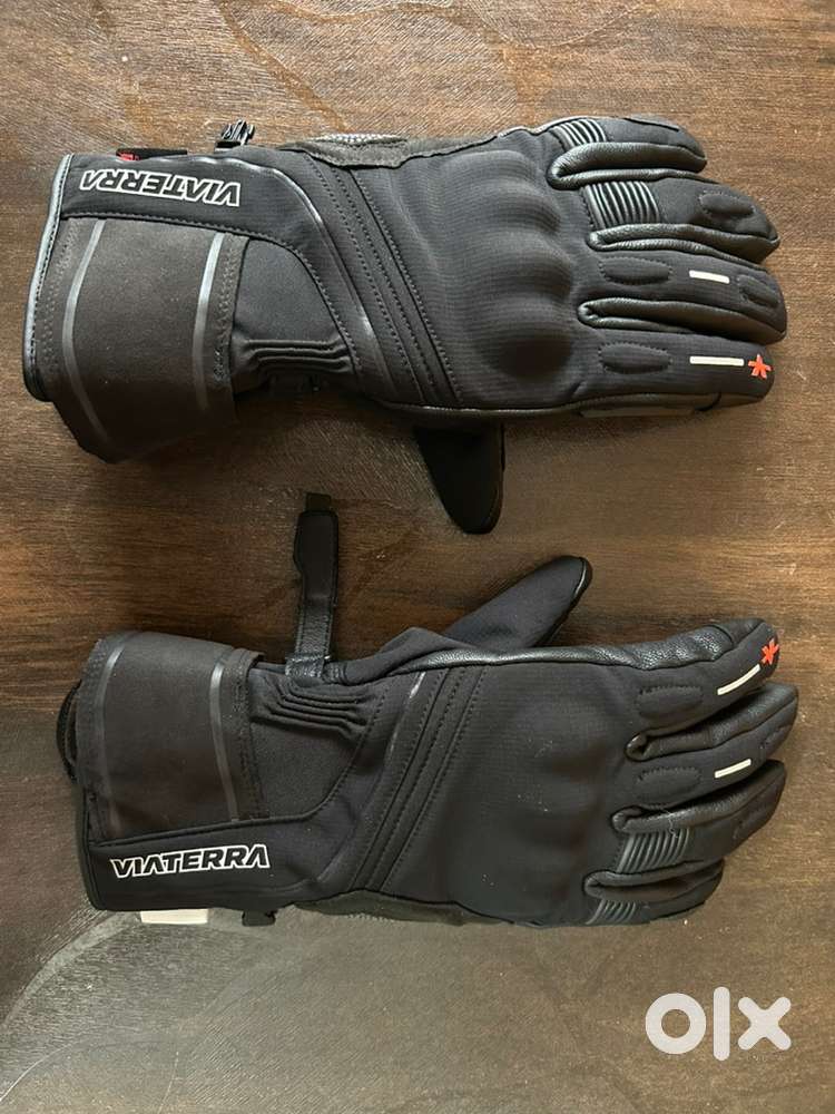 Viaterra Riding gloves, DSG knee guards, carbonado back & thigh bag