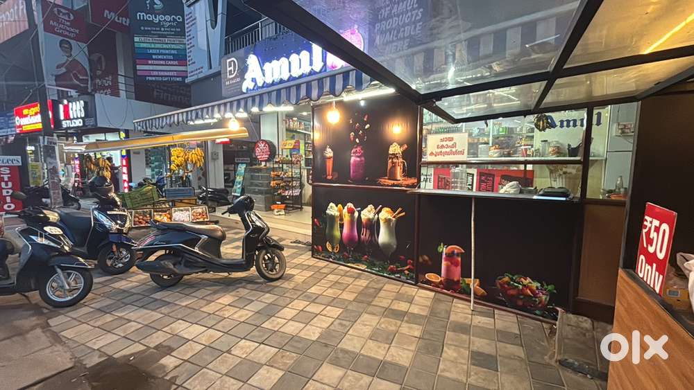 SCHOOL JUNCTION PRIME CENTRE SOLAR POWERED SHOP FOR SALE