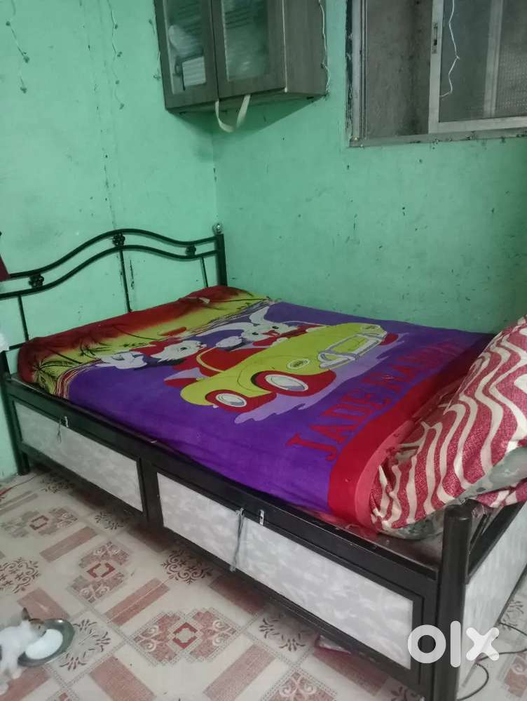Iron bed mattress k sath
