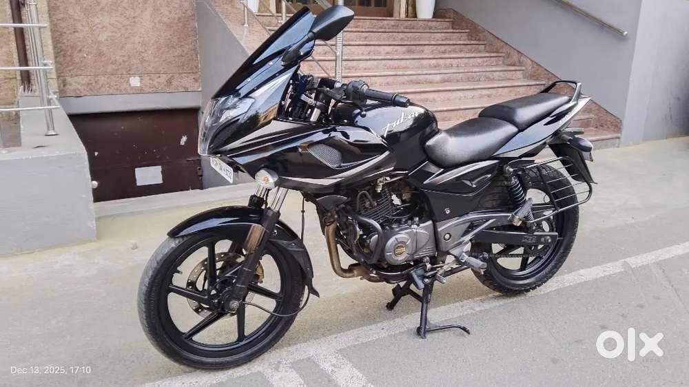 BAJAJ PULSAR 220 F