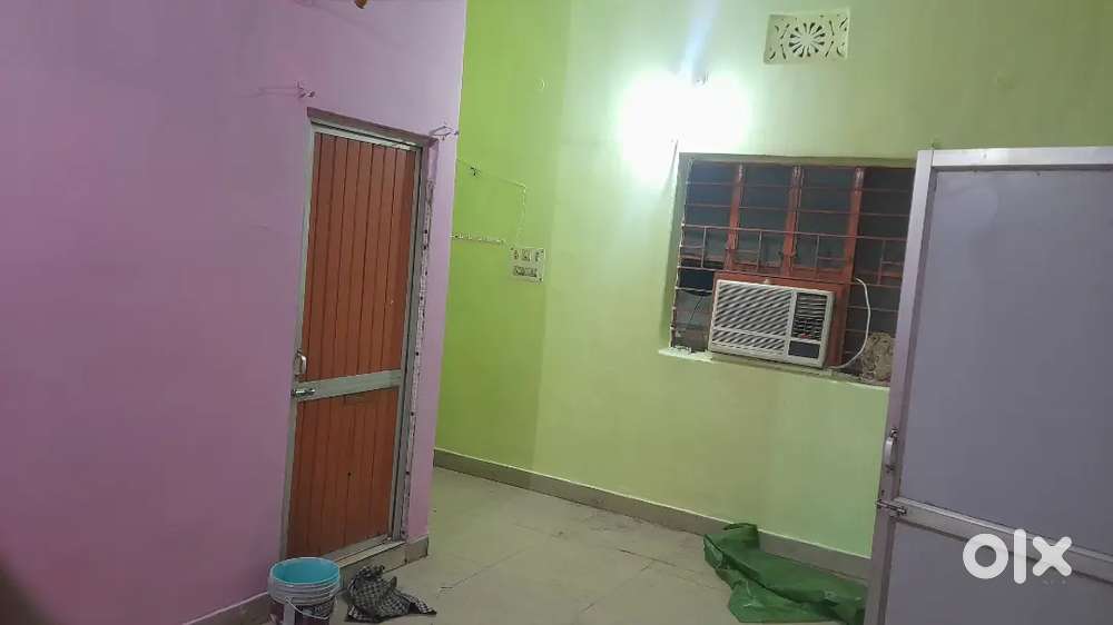 Tripti general store ke uper 1800 sq fit space in gamharia