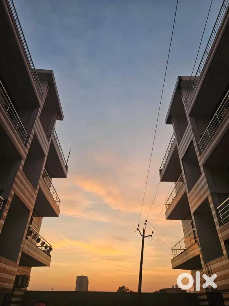 LUXURIOUS 2 BHK FLATS FOR SALE READY TO MOVE SECTOR-127 KHARAR LANDRA