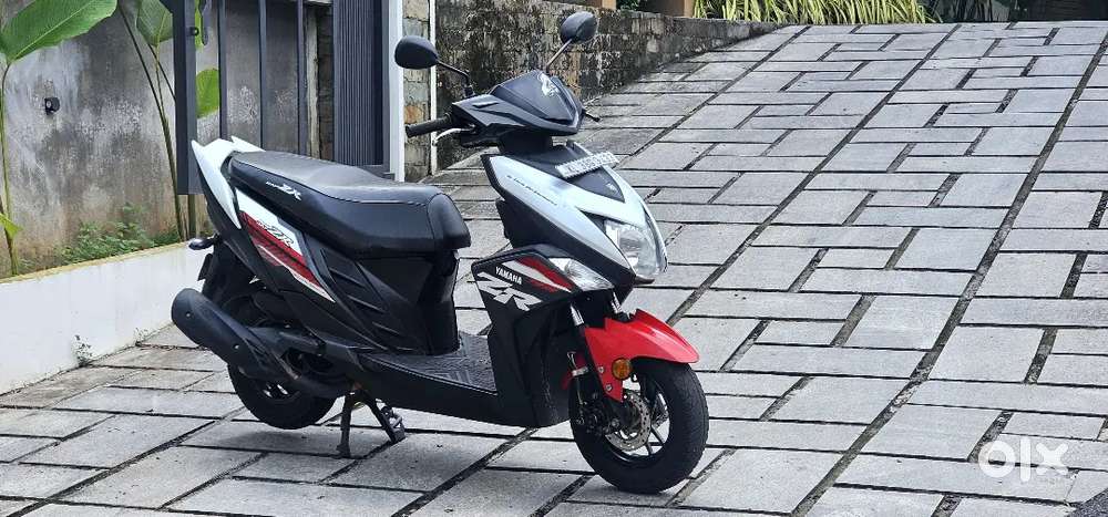 YAMAHA RAY Z R (2018)