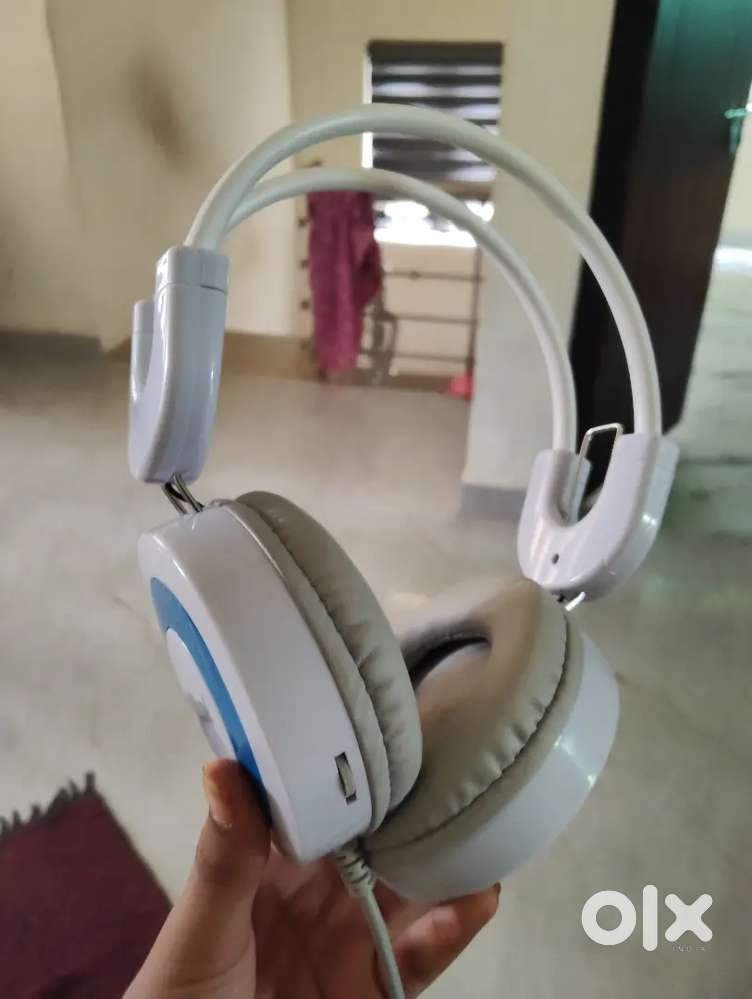 Frontech white headset for gaming only 2-3 weeks used