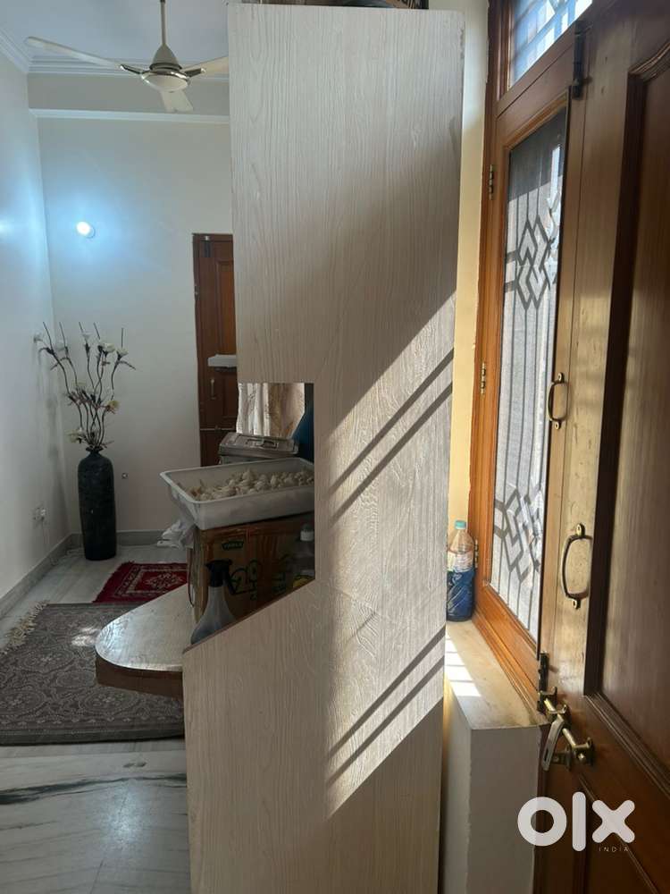 Computer table
