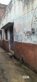 Urgent sale krna hai. ghr Ander village mai hai Gali mai hai