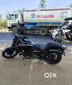Bajaj Avenger 220 Street
