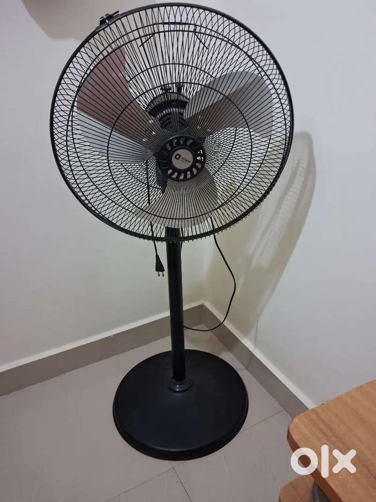 Stand fan working in excellent condition