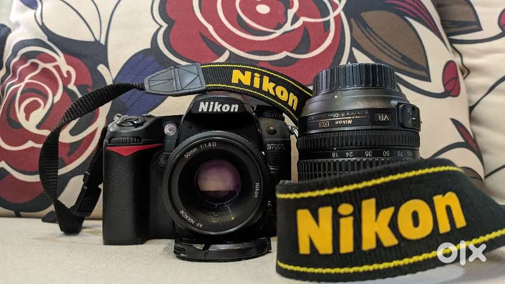 Nikon d7000,lens 18-105mm 50mm prime lens 32gb sd card orginal battery