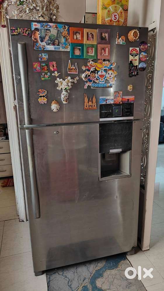 LG FRIDGE  GOOD WORKING CONDITION  (8 YRS OLD)