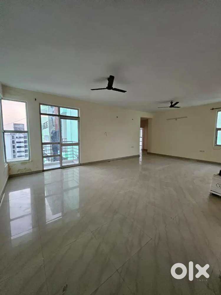 4bhk semi furnished flat in Ansal celebrity meadows