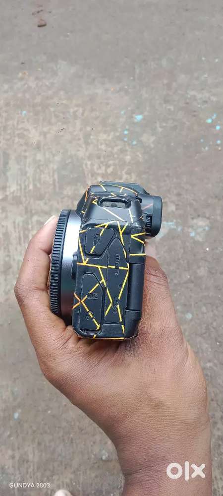 Canon r8 body