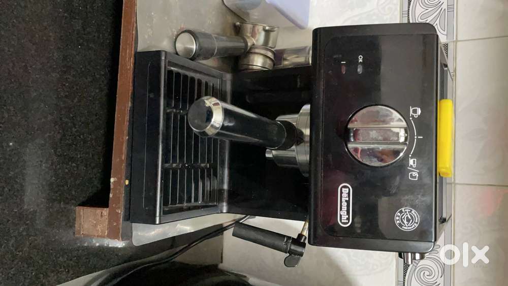 Delonghi Espresso Coffee Machine for Barista Style Home Coffee Lovers