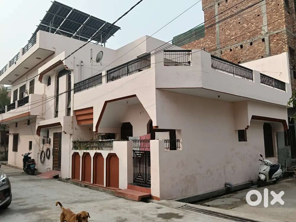 Spacious 3 side open 1st floor house