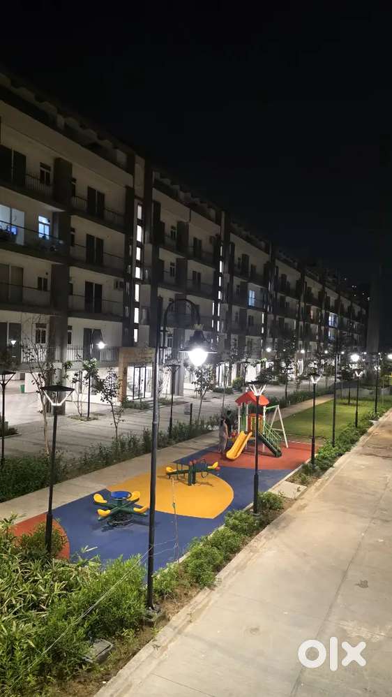 Available 3.5BHK Luxury Society Flat