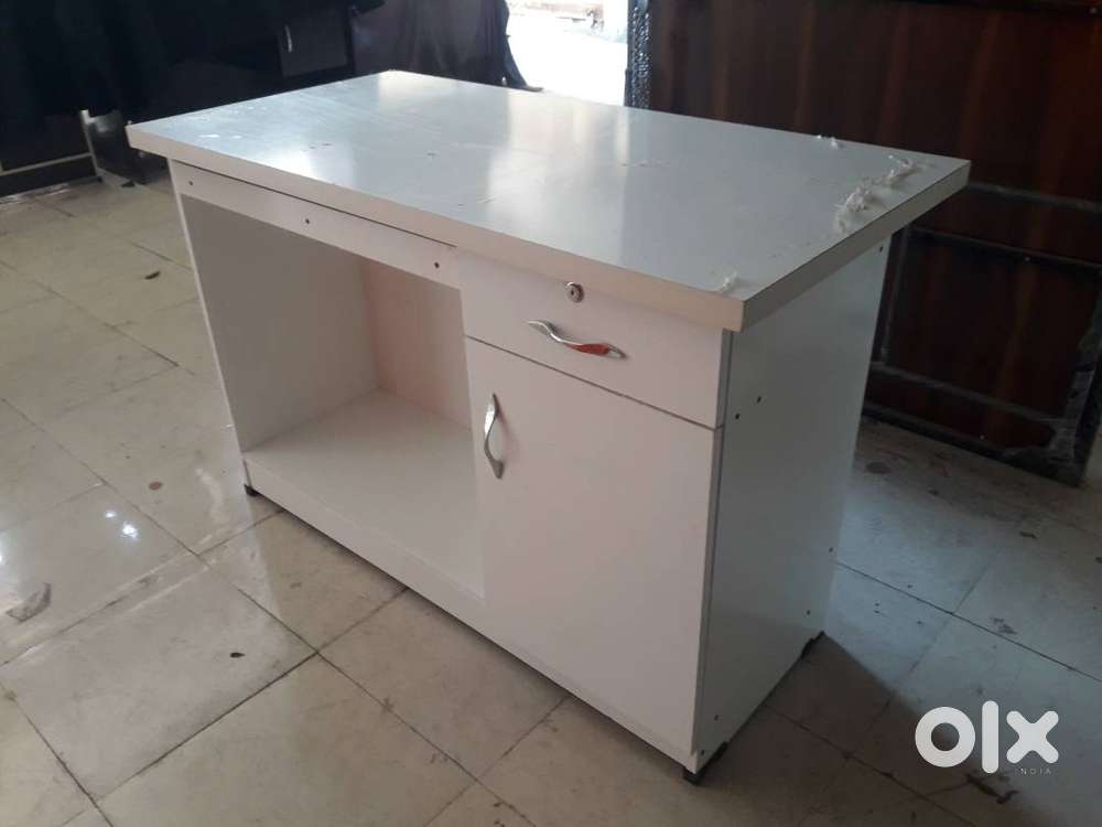 2x4 ft. Single peti table  Nice colors available  Free home delivery