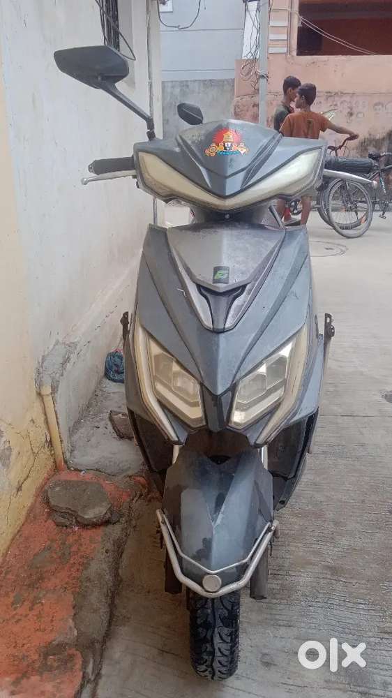 With Battery & without battery sale scooty
