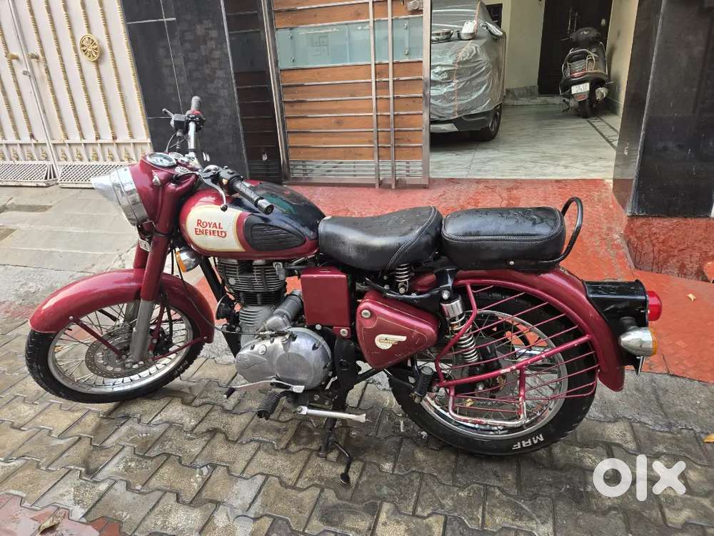 Royal enfield Classic 350 Mahoon Colour