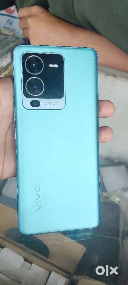 VIVO V25PRO 5G 8/128 with box charger fresh condition and minor dent