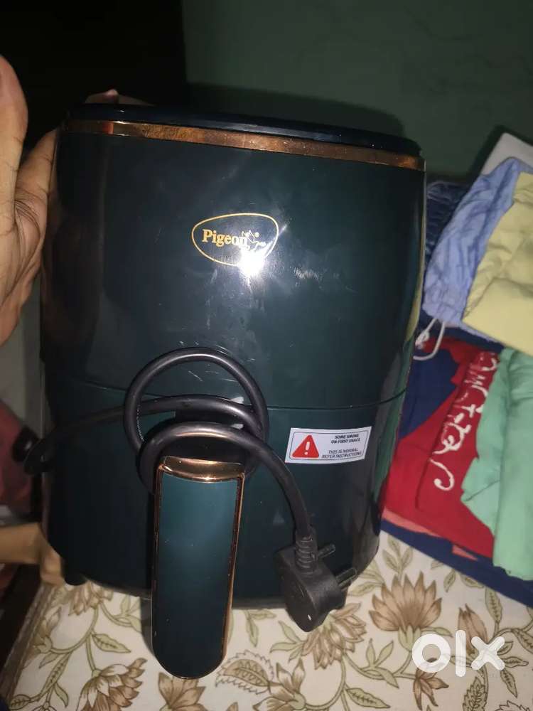 PIGEON AIR FRYER 1 MONTH OLD