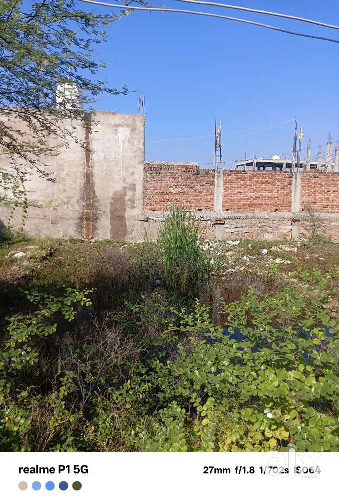 Girraj dham gulabpri morar gwalior Mai plot bechna h