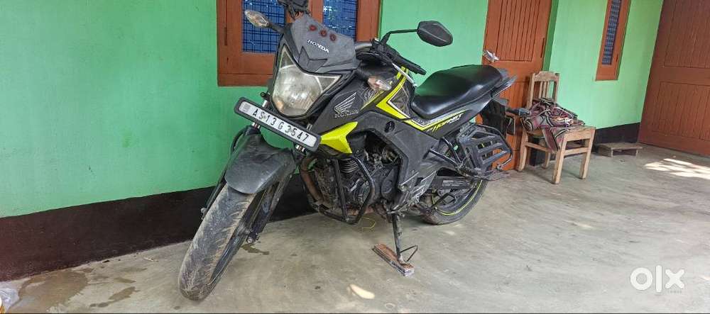 HONDA HORNET 160R, ONE HAND BIKE.