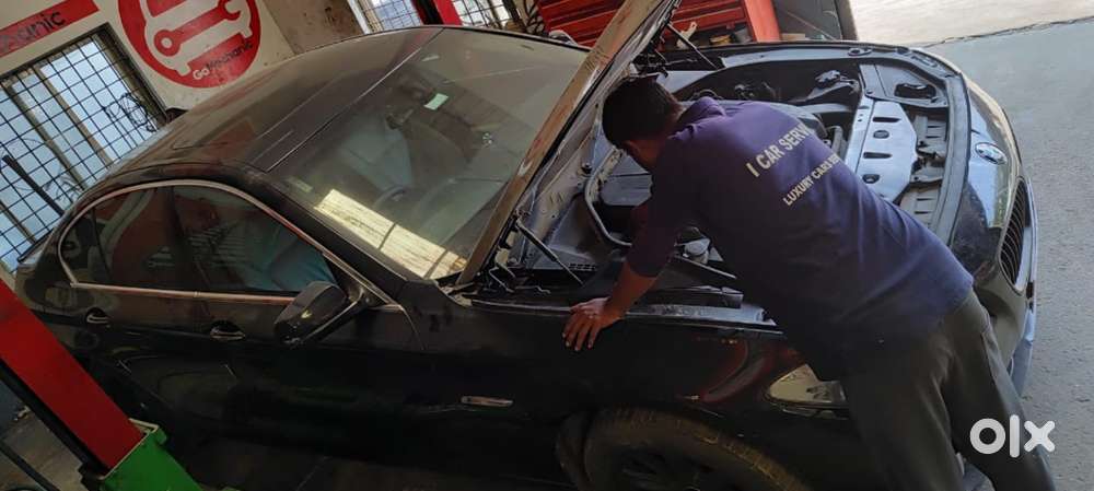 Service Manager for Luxury Cars