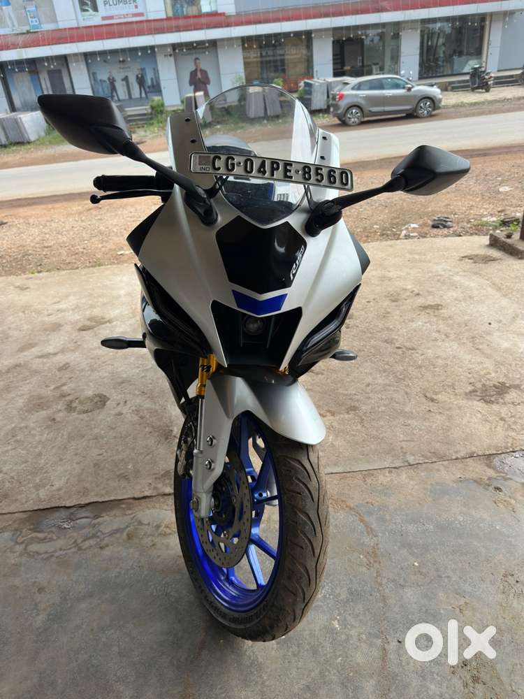 Yamaha R15M Silver