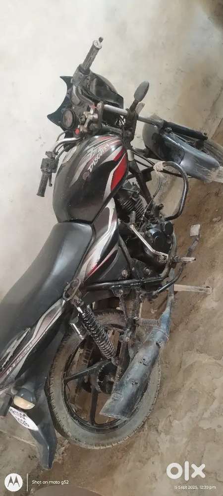 Best bike good condition, full service colour black red,