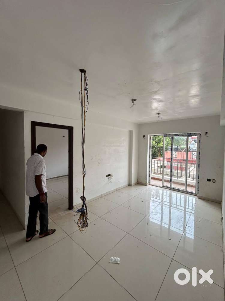 New 2 BHK 1,090 sq.ft apartment in Urwa Market.