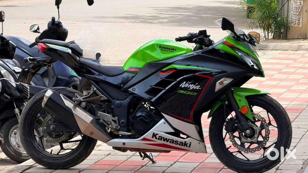 NINJA 300 (Dual channel ABS) - 2022 model - Perfect condition