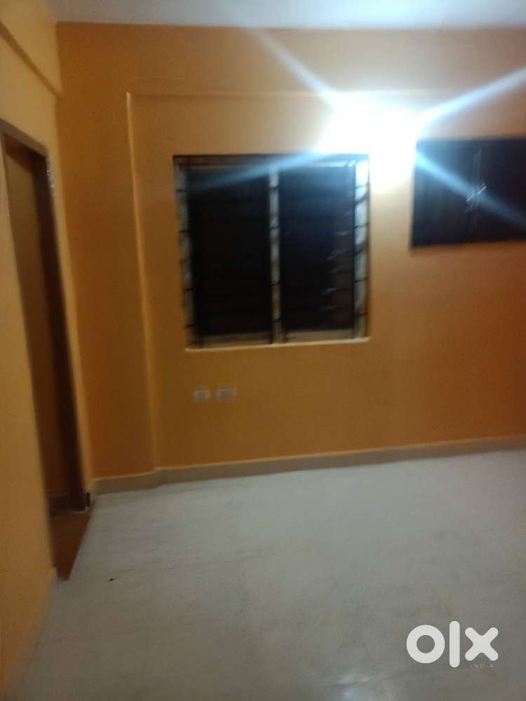 Just 5 min distance from metro 1 bhk flat sale near Dumdum Airport.