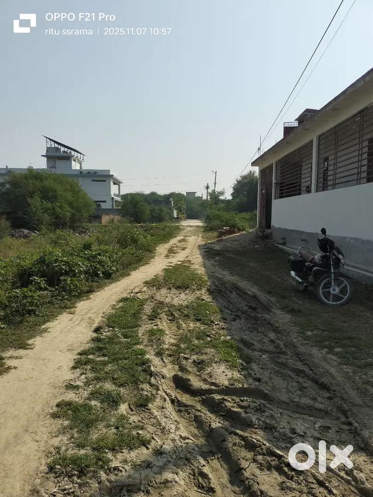 Best location hai medanta hosp se 3.km.plot se ring road kee duri 1.km