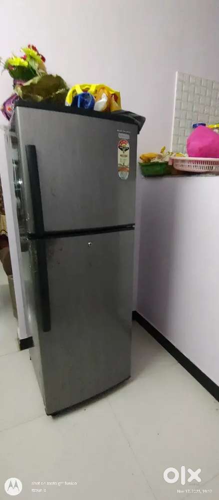 Kelvinator double door refrigerator 230litres