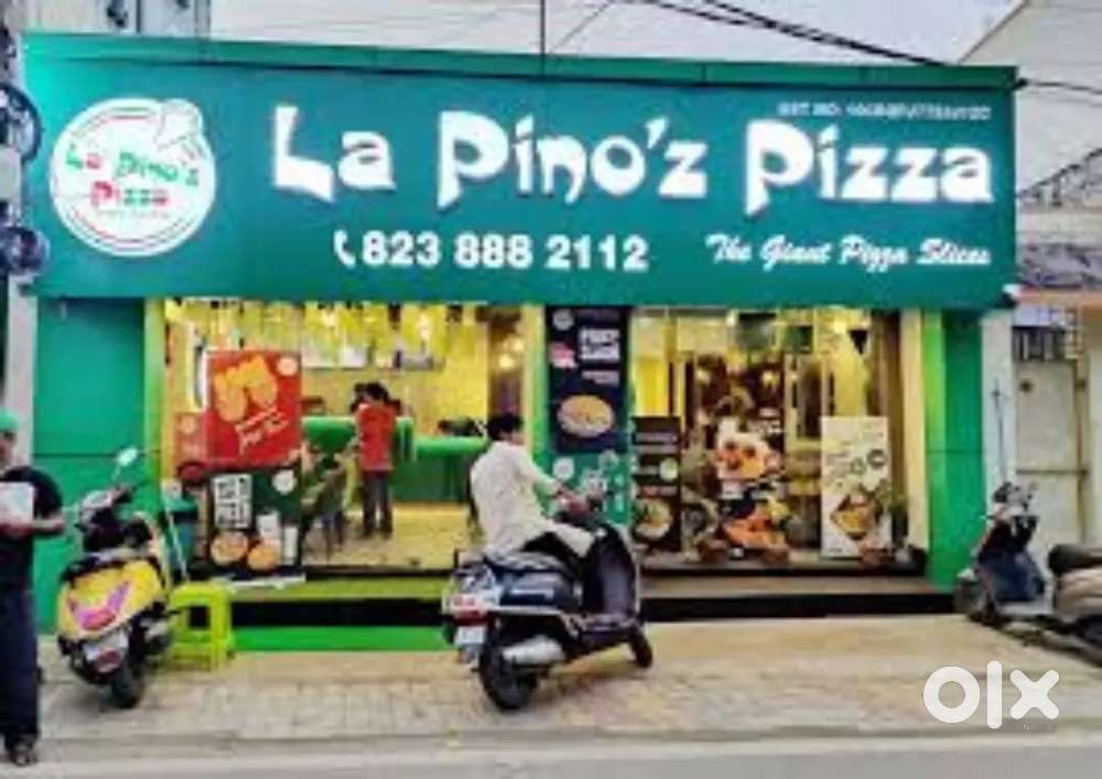 LA PINOZ PIZZA STORE  IN LUCKNOW LOCATION