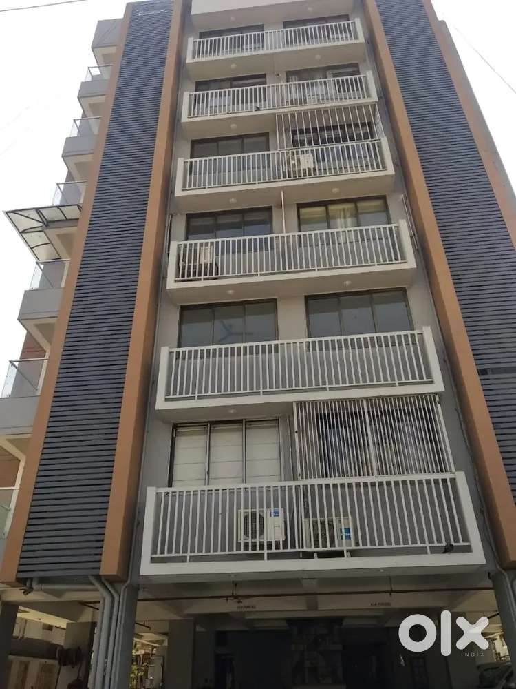 Paldi 4BHK Semi Furnished Flat For Rent