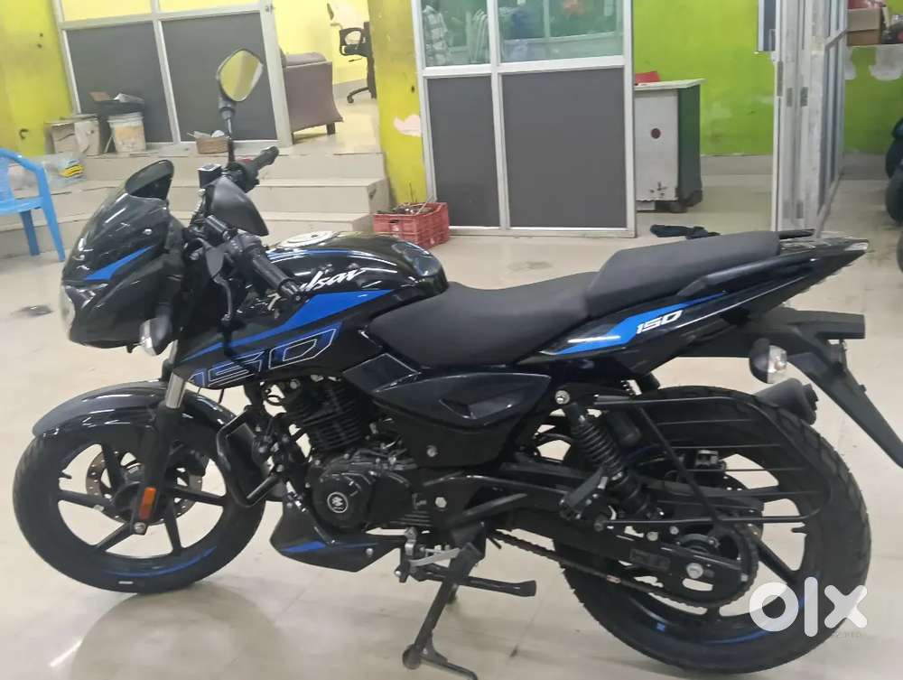 Welcome to kumaran bikez multibrand showroom all colours available