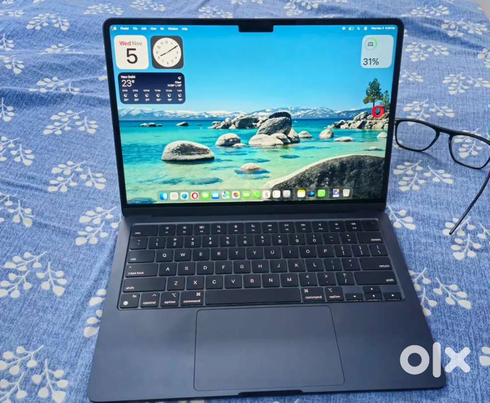 Macbook m2 16/256 1 month used