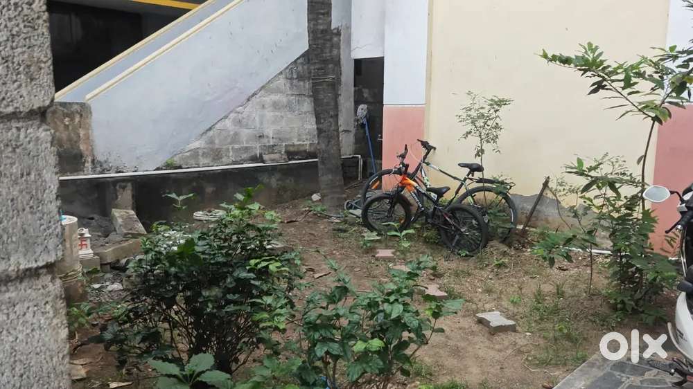 Madipakm 2400 sft North facing Approved plot 30ft Road Clear title