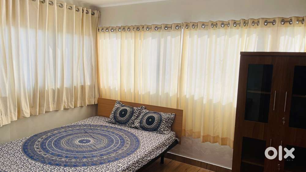 Fully Furnished AC Rooms -Ideal for Professionals & Students