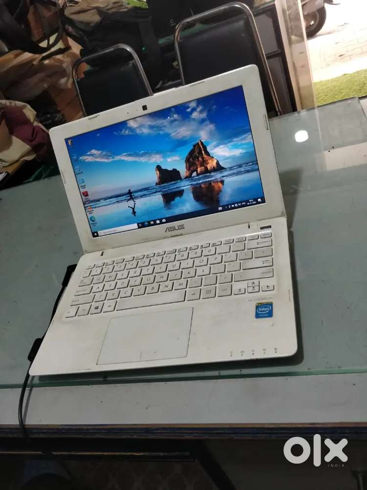 Asus mini laptop 2GB RAM 500GB HDD Windows 10