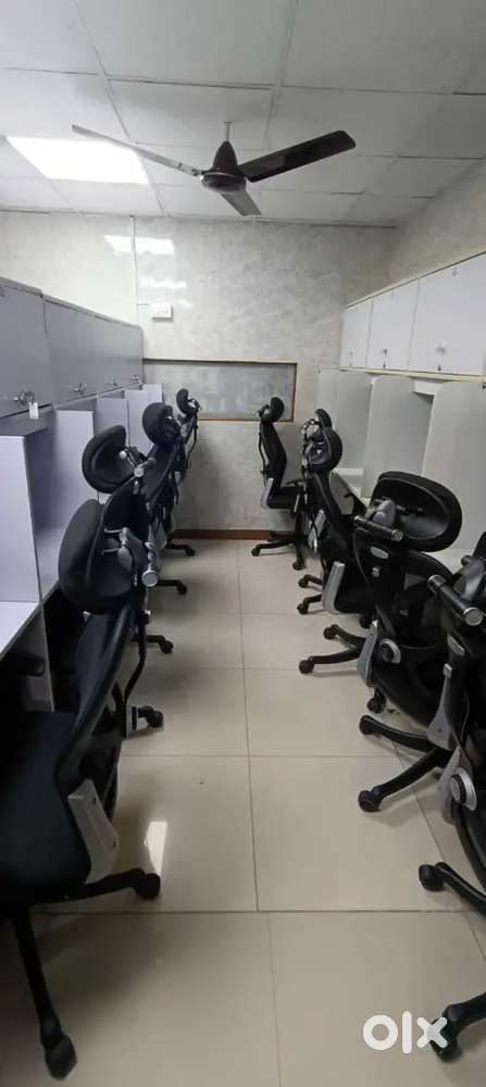 For Sale: Complete Library Furniture Setup (100 Seats)
I