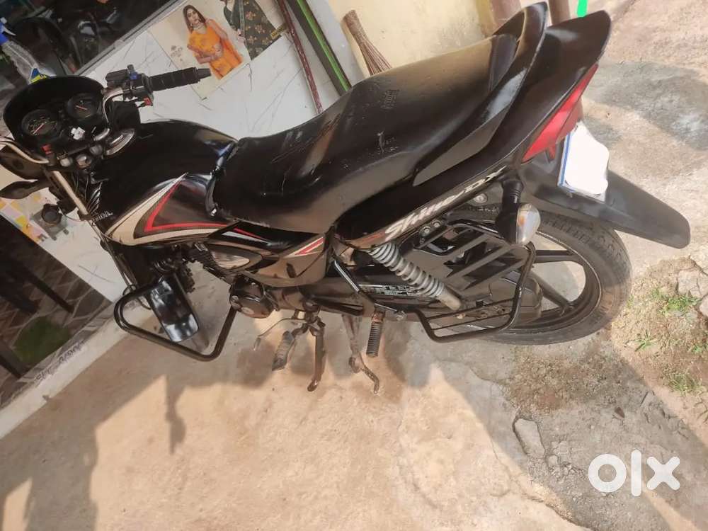 Honda CB.Shine 2018 model JH10BK aur ek passion pro hai 28000