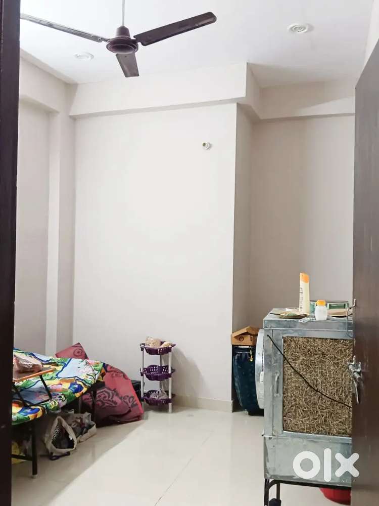 Urgent Need a female flatmate