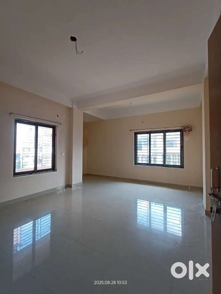 Specious 3 BHK Flat available near Bamunimaidan