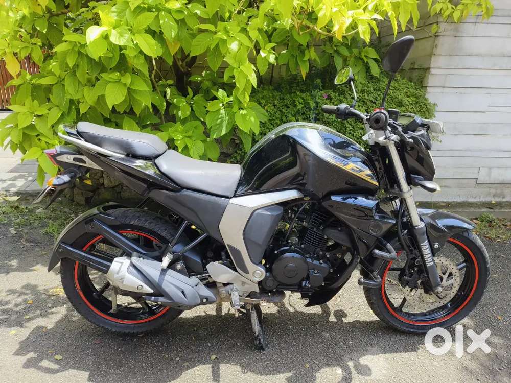 2016 YAMAHA FZ V2