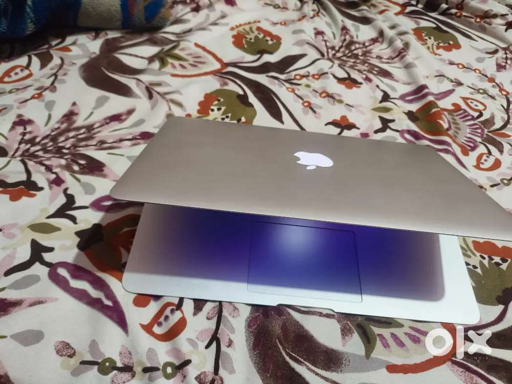 Apple macbook air mid 2017 A1466 (i5 13.3)